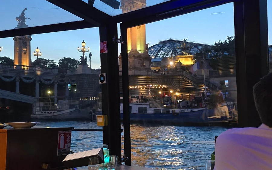 A three-course dinner served on a boat on the Seine